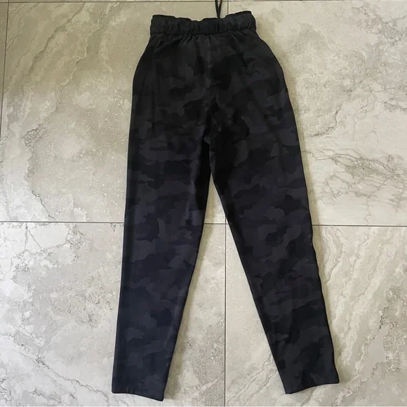 Lululemon Stretch High Rise 7/8 Pants - Camo Size 2 - Picture 5 of 9